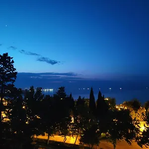 Sea View Maiden Tower Апартаменты